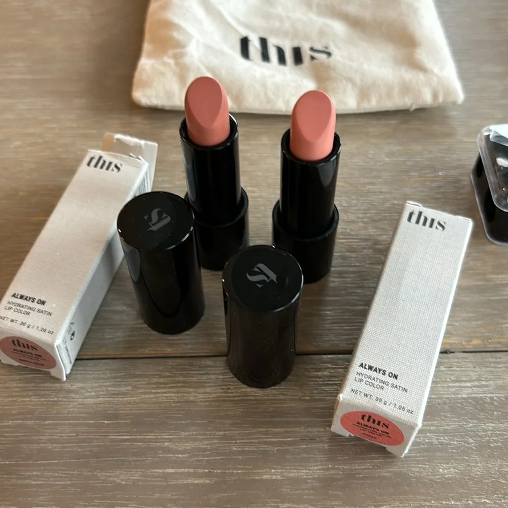 This Lip Liner & Lipsticks